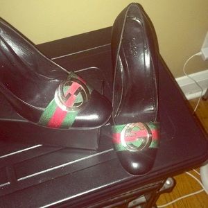 Classic Black leather pumps